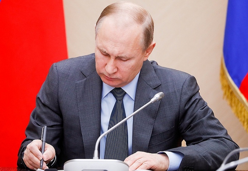 Putin approves amendments to Russian budget