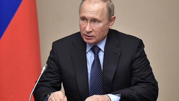 Putin highlights freedom and risk awareness as key to nurturing digital development 